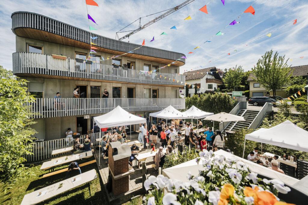 Beitragsbild Hoff­nungs­haus feiert: 10 Jahre in Leonberg und Neu­eröff­nung in Gaildorf